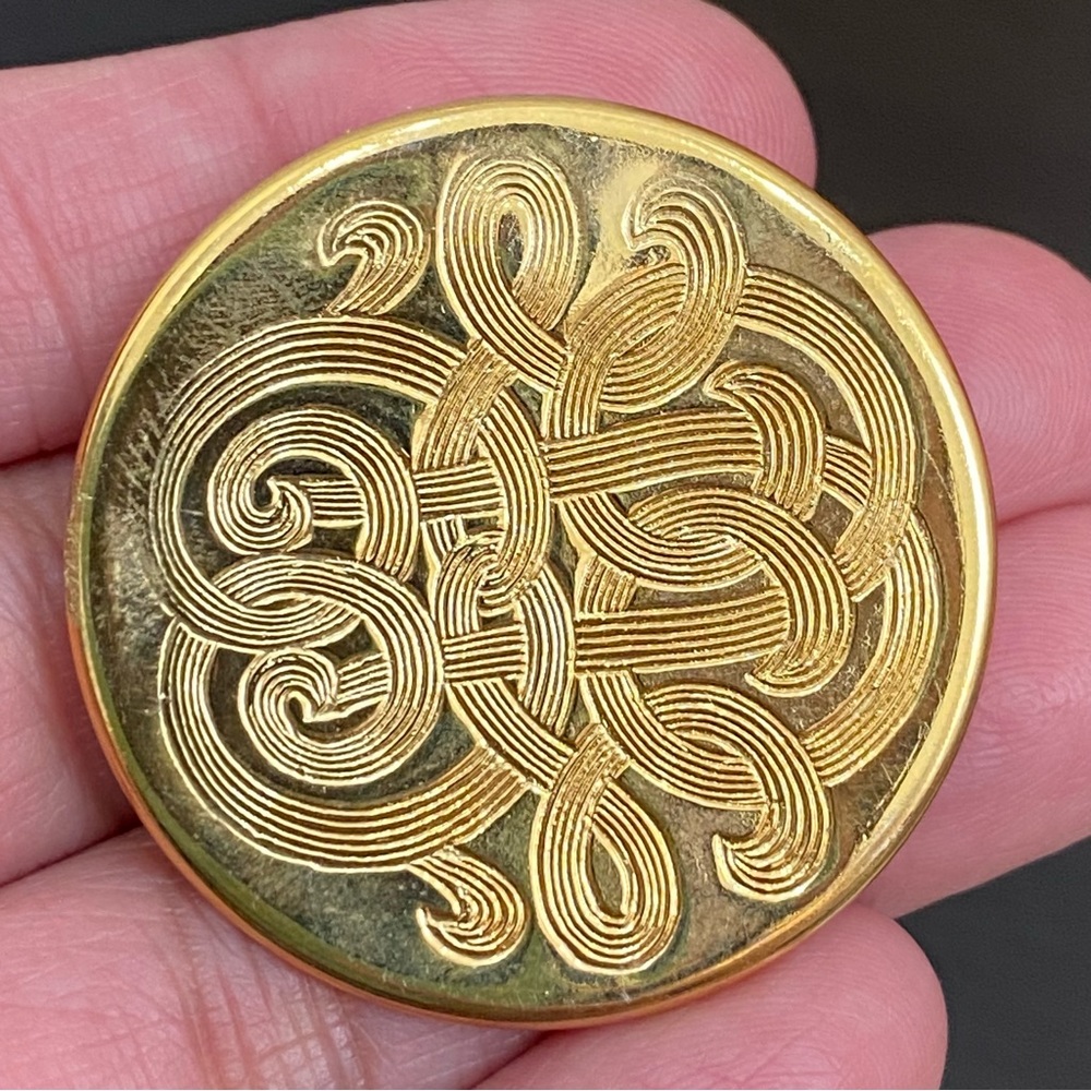 Vintage Gold-tone Etched Celtic Knot Round Scarf Clip